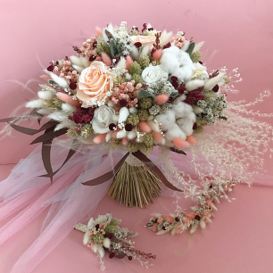 Свадебный букет из сухоцветов и стабилизированных цветов